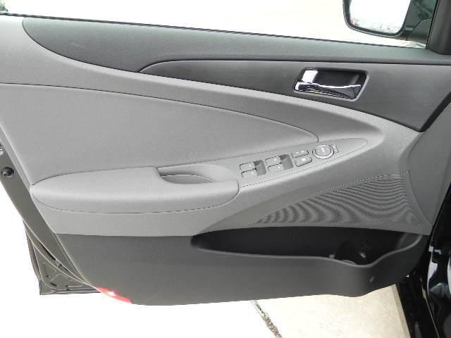 Hyundai Sonata 2012 photo 1