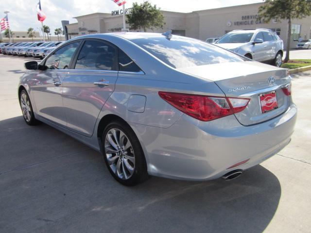 Hyundai Sonata 2012 photo 2