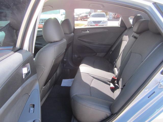 Hyundai Sonata 2012 photo 4