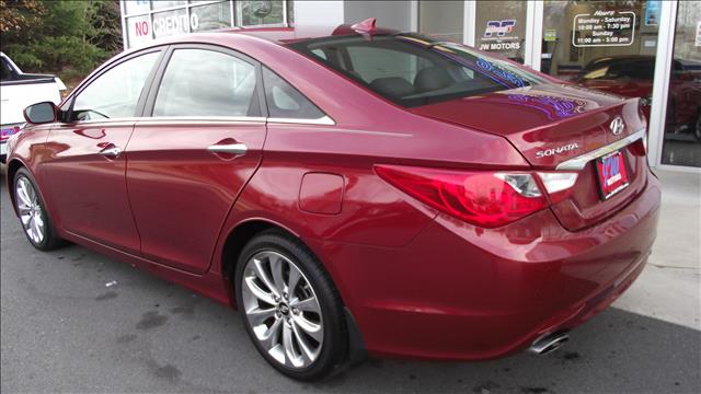 Hyundai Sonata SE Sedan