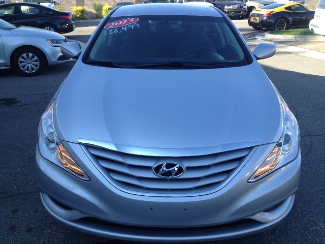 Hyundai Sonata 2013 photo 1