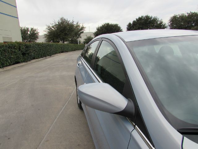 Hyundai Sonata 2013 photo 2