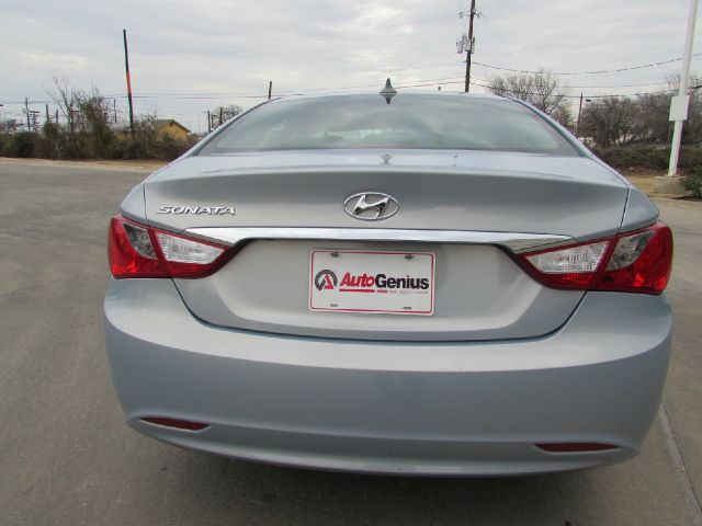 Hyundai Sonata 2013 photo 3