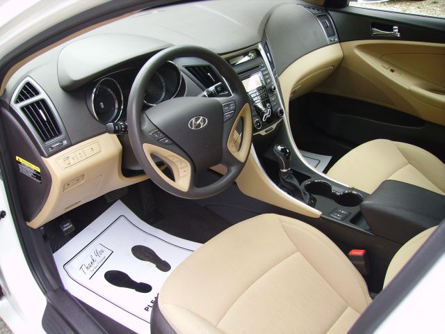 Hyundai Sonata 2013 photo 2