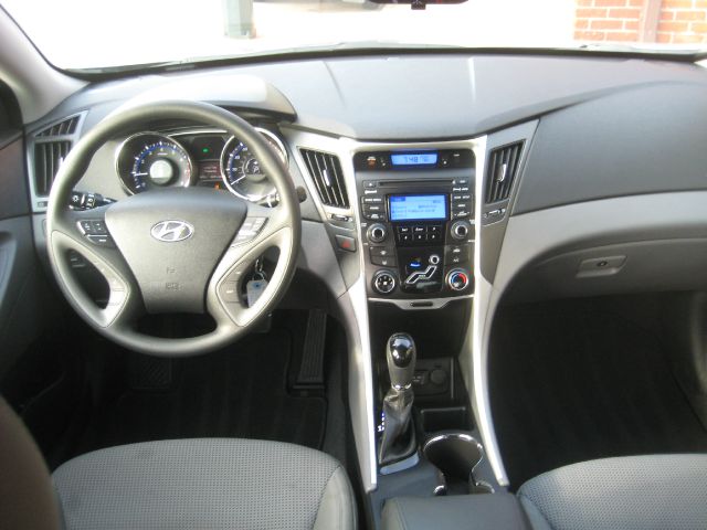 Hyundai Sonata FWD 4dr Sport Sedan