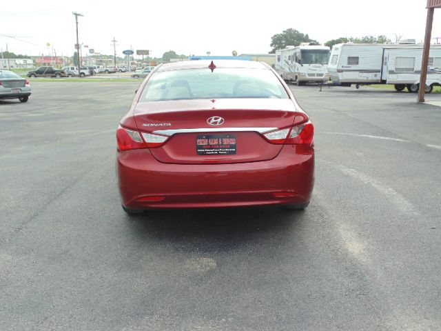 Hyundai Sonata 2013 photo 2