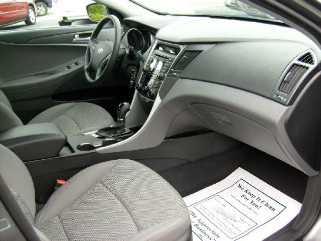 Hyundai Sonata FWD 4dr Sport Sedan