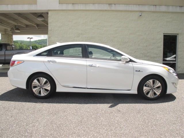 Hyundai Sonata Hybrid 2013 photo 2