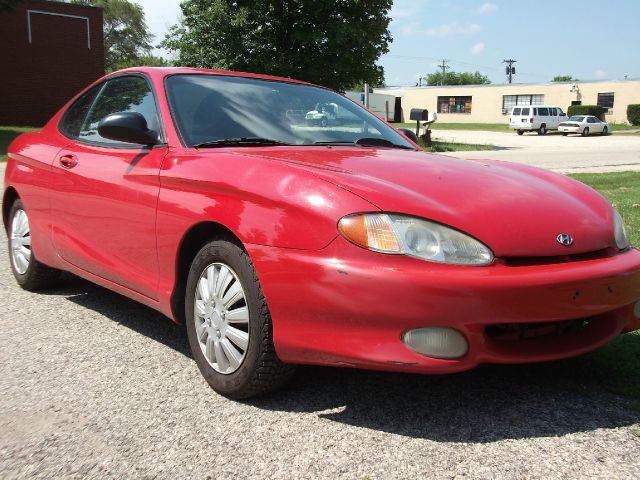 Hyundai Tiburon Base Coupe