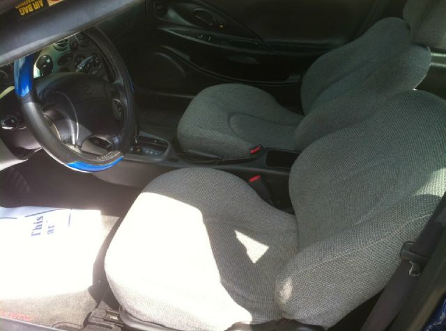 Hyundai Tiburon Base Coupe