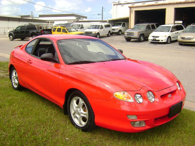 Hyundai Tiburon 2000 photo 3