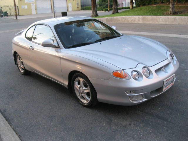 Hyundai Tiburon 2000 photo 1