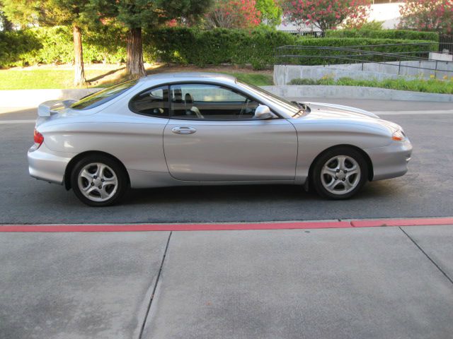 Hyundai Tiburon 2000 photo 17