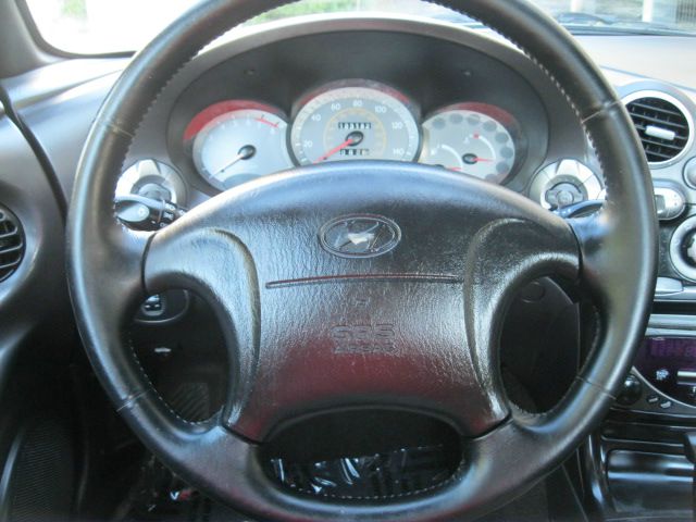 Hyundai Tiburon 2000 photo 18