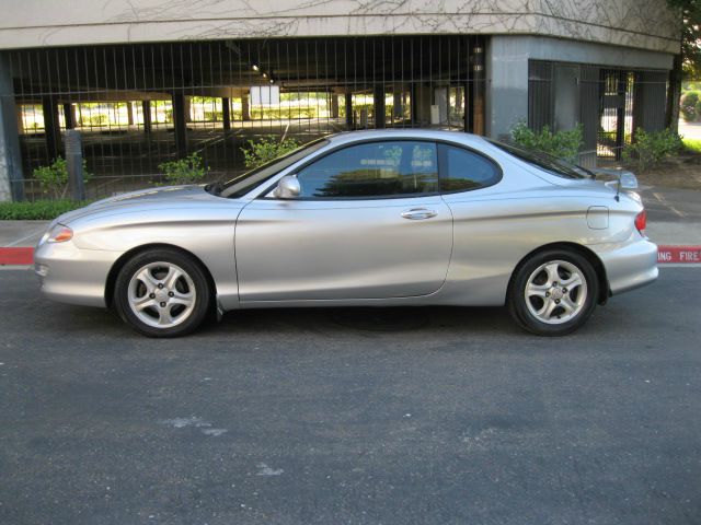 Hyundai Tiburon 2000 photo 19