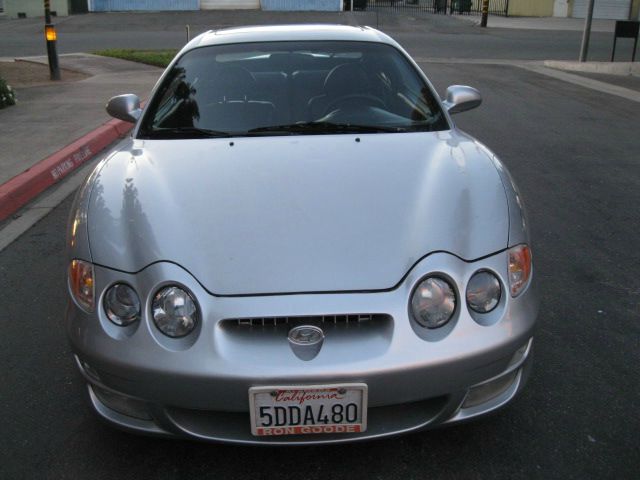 Hyundai Tiburon 2000 photo 2