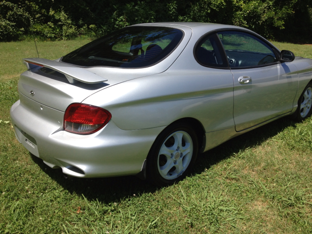Hyundai Tiburon 2001 photo 3