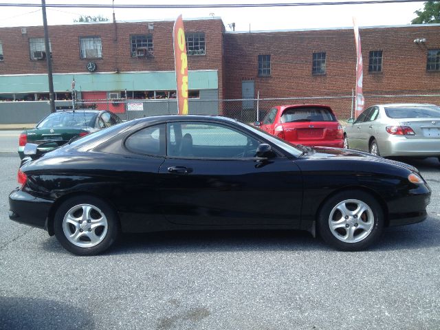 Hyundai Tiburon 2001 photo 2