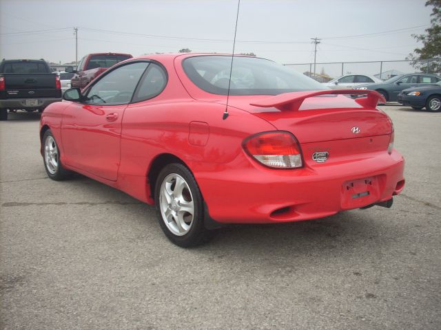 Hyundai Tiburon 2001 photo 2