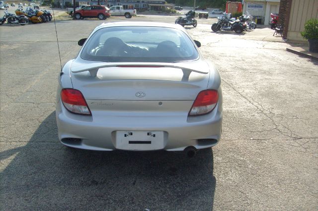 Hyundai Tiburon 2001 photo 2