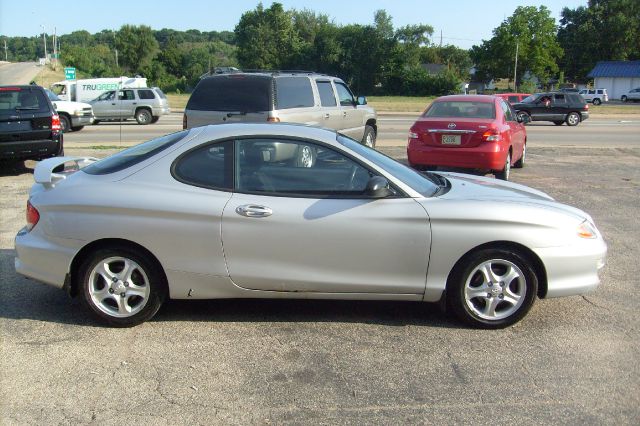 Hyundai Tiburon 2001 photo 3