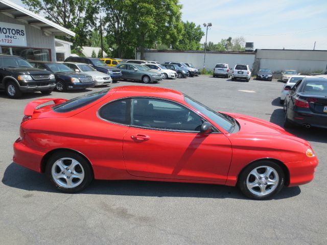 Hyundai Tiburon 2001 photo 2
