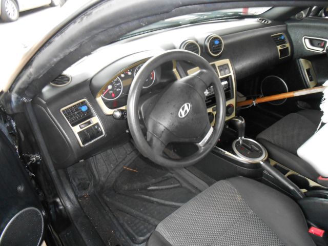 Hyundai Tiburon 2003 photo 2