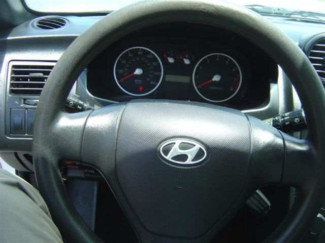 Hyundai Tiburon Base Coupe