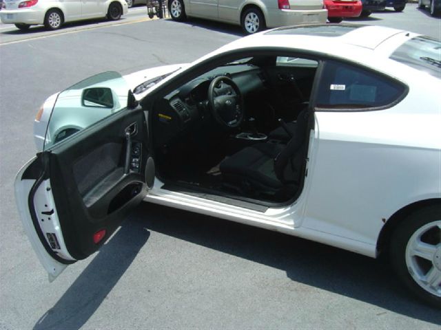 Hyundai Tiburon 2003 photo 17