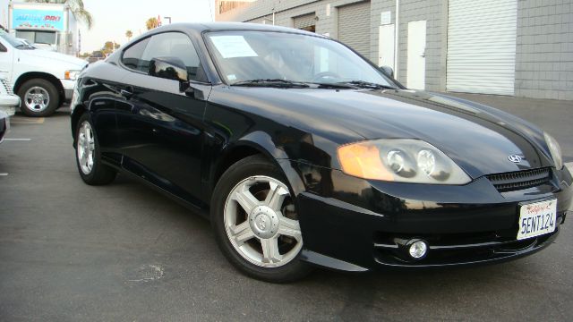 Hyundai Tiburon Base Coupe