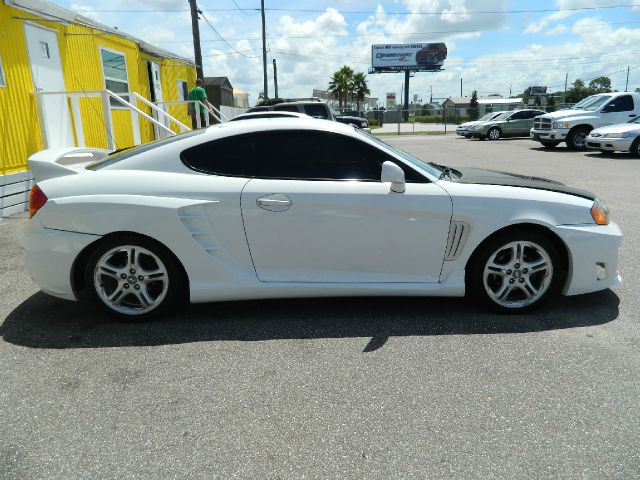 Hyundai Tiburon 2004 photo 2