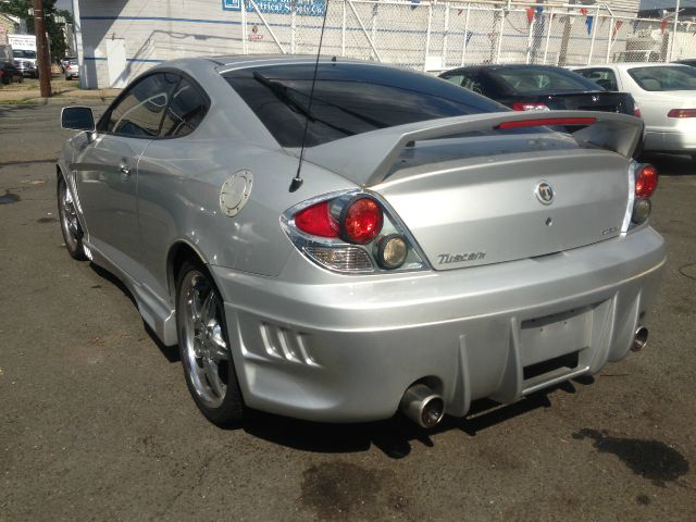 Hyundai Tiburon 2004 photo 1