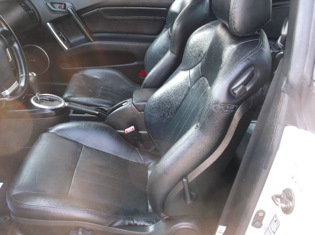 Hyundai Tiburon 2004 photo 2