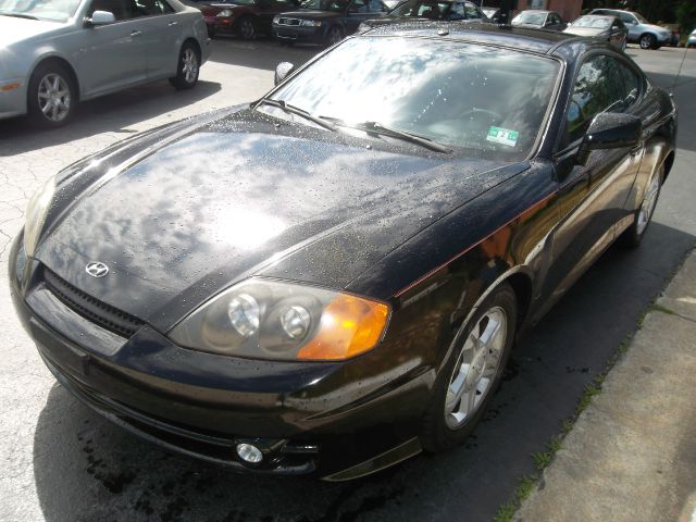 Hyundai Tiburon Base Coupe