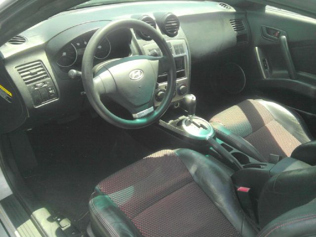 Hyundai Tiburon 2004 photo 2