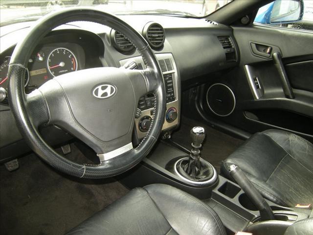 Hyundai Tiburon 2004 photo 3
