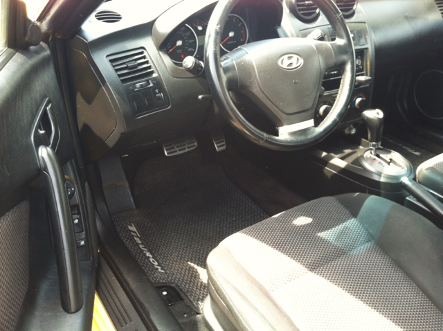 Hyundai Tiburon 2004 photo 2