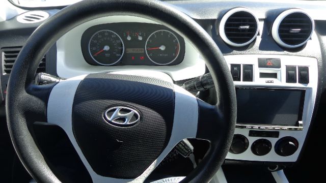 Hyundai Tiburon Base Coupe