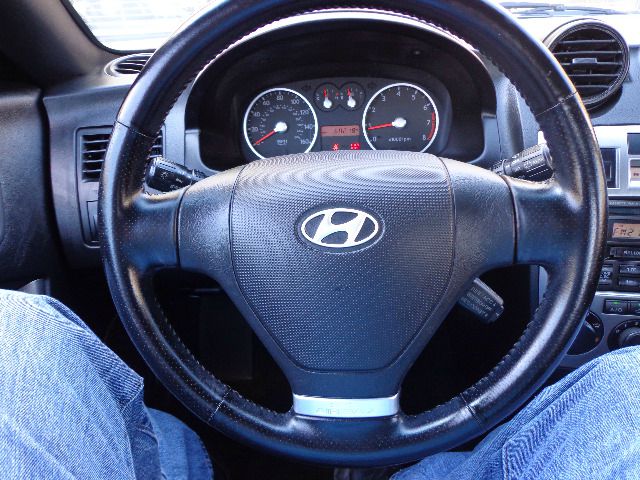 Hyundai Tiburon 2004 photo 3