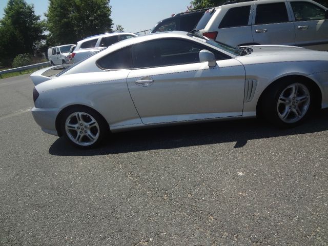 Hyundai Tiburon 2004 photo 2