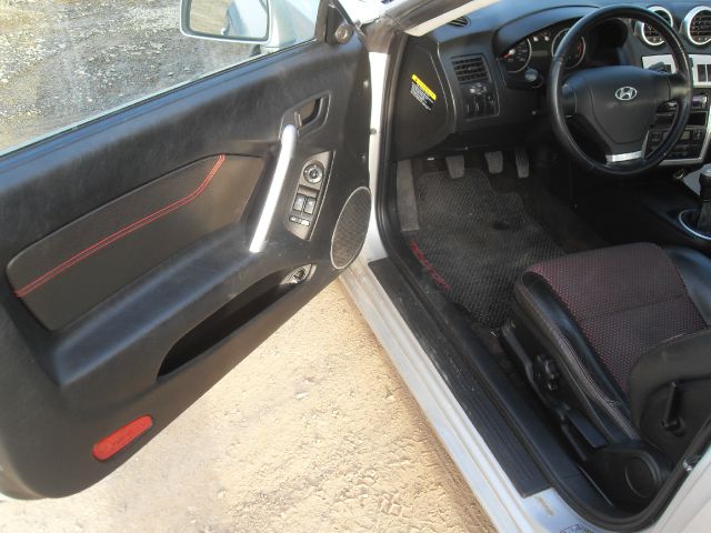 Hyundai Tiburon 2005 photo 2