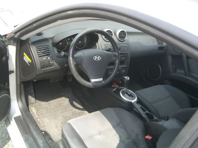 Hyundai Tiburon 2005 photo 2