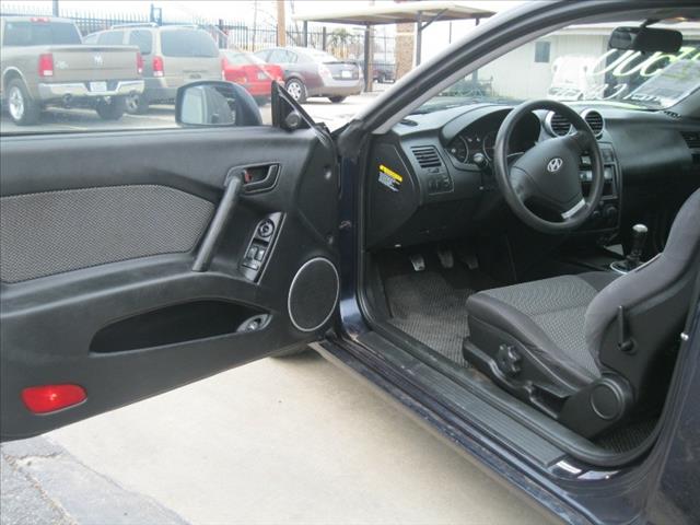 Hyundai Tiburon 2005 photo 2