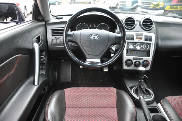 Hyundai Tiburon 2005 photo 8