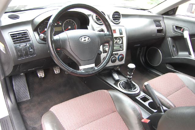 Hyundai Tiburon SE Coupe