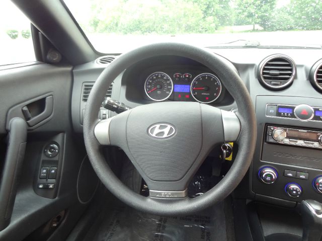 Hyundai Tiburon 2008 photo 17