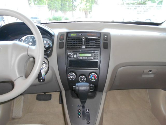 Hyundai Tucson FWD 4dr Sport SUV