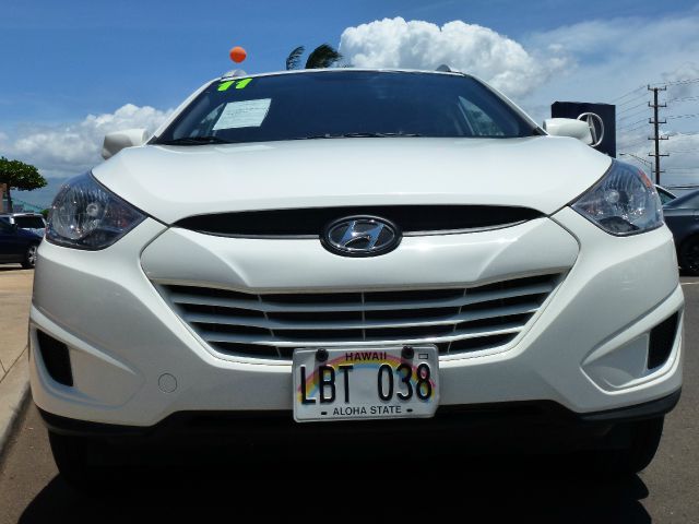 Hyundai Tucson Base Manual SUV