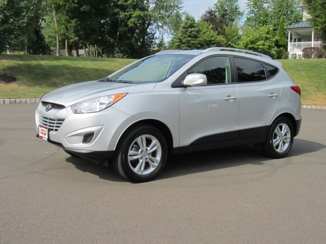 Hyundai Tucson Reg. Cab 8-ft. Bed 2WD SUV