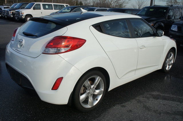 Hyundai Veloster Base Unspecified